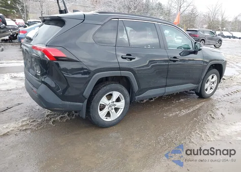 2021 Toyota Rav4 Xle z USA, uszkodzony, nr VIN 2T3P1RFV0MC243426